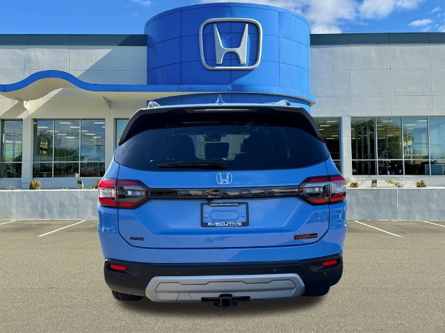Used 2025 Honda Pilot TrailSport image 3