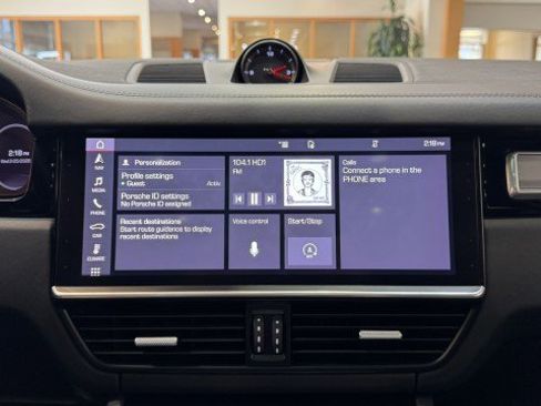 Used 2021 Porsche Cayenne Turbo image 10