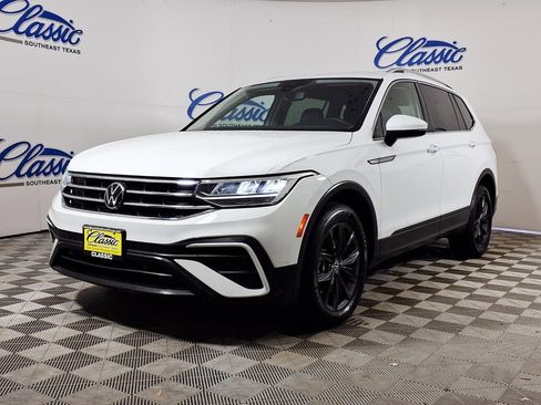 Used 2022 Volkswagen Tiguan SE w/ Panoramic Sunroof Package image 5