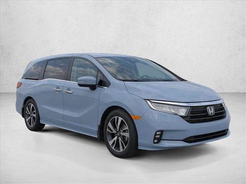 Used 2024 Honda Odyssey Touring image 3