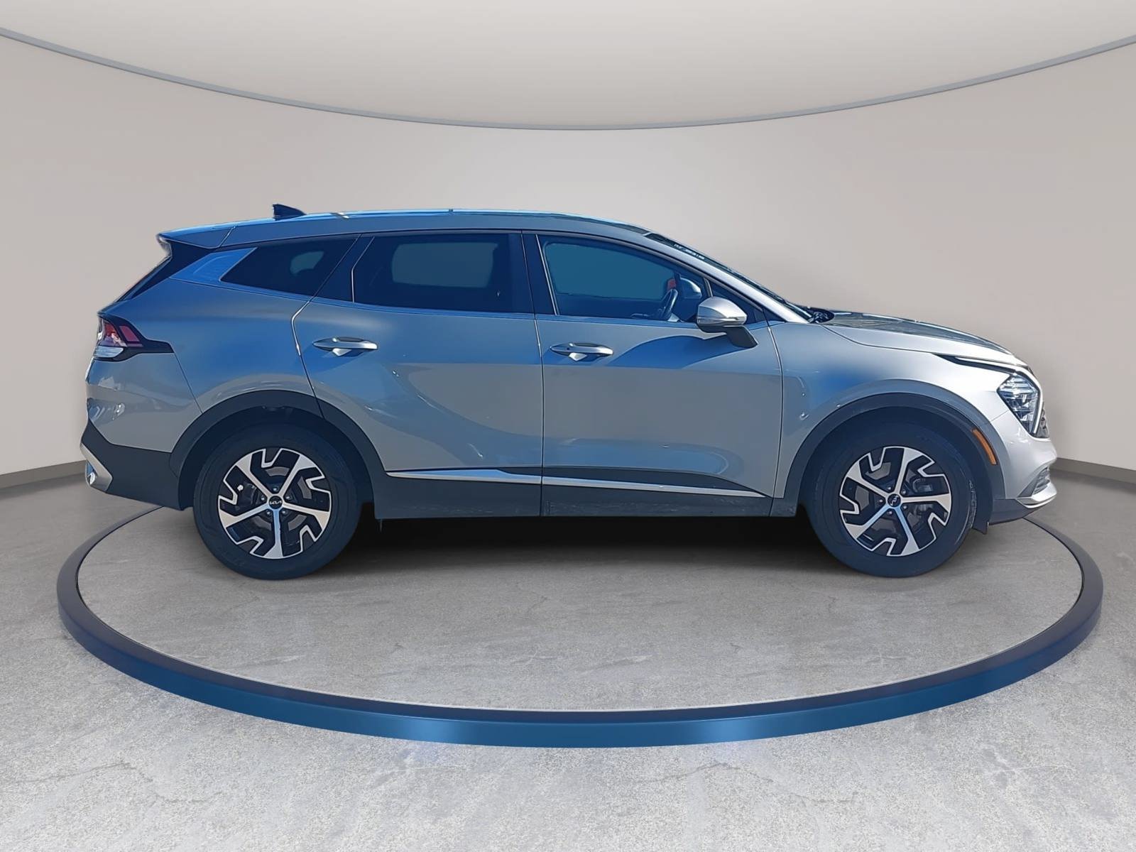 Used 2024 Kia Sportage EX FWD image 4