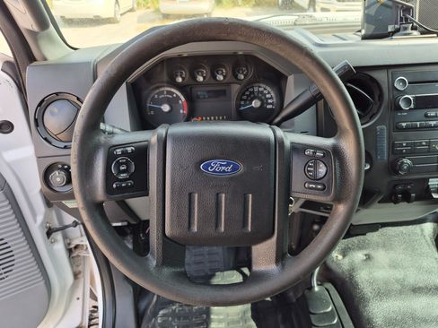 Used 2016 Ford F550 4x4 Regular Cab Super Duty image 16