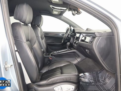 Used 2022 Porsche Macan image 12