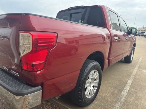 Used 2017 Nissan Titan SV AWD/4WD image 5