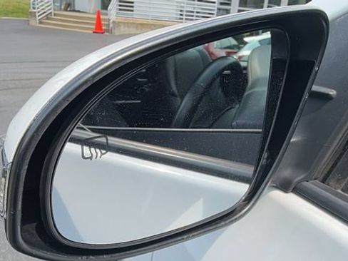 Used 2018 Toyota Corolla SE FWD image 16