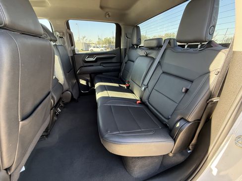 Used 2024 GMC Sierra 1500 SLT image 28