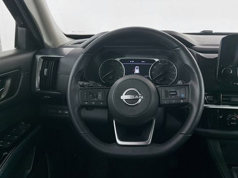 Used 2025 Nissan Pathfinder SL image 18