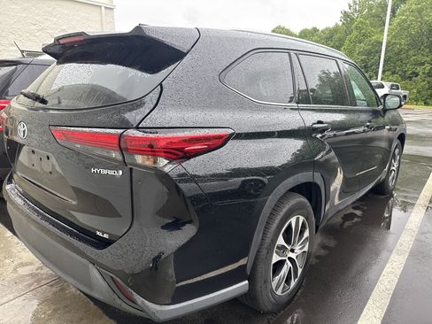 Used 2021 Toyota Highlander XLE FWD image 44