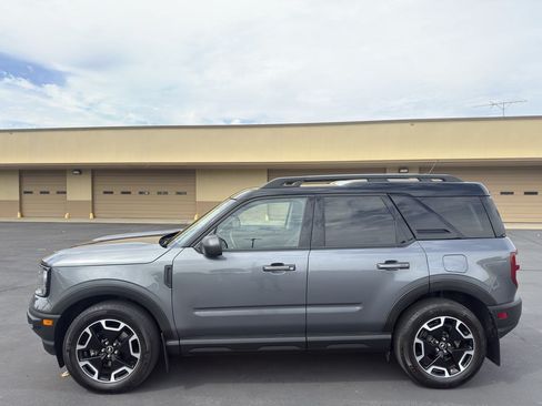Used 2022 Ford Bronco Sport Outer Banks w/ Tech Package AWD/4WD image 4