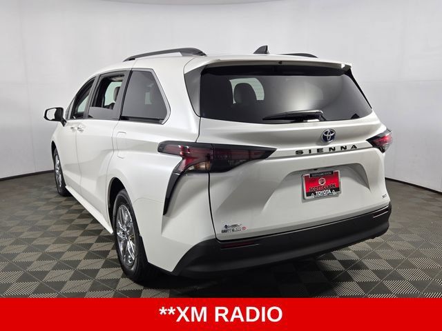 Used 2025 Toyota Sienna XLE FWD image 6