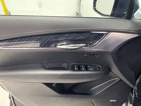 Used 2025 Cadillac XT6 Premium Luxury image 21