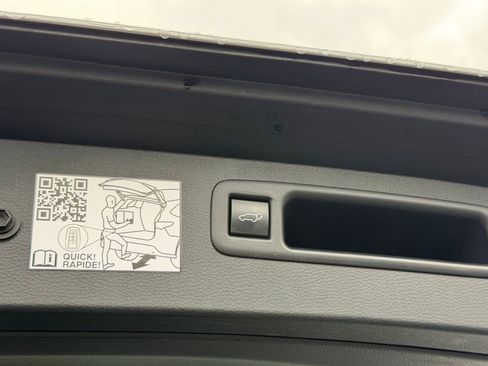 Used 2024 Toyota Highlander XLE image 36