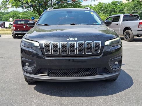 Certified 2019 Jeep Cherokee Latitude Plus w/ Comfort/Convenience Group AWD/4WD image 2