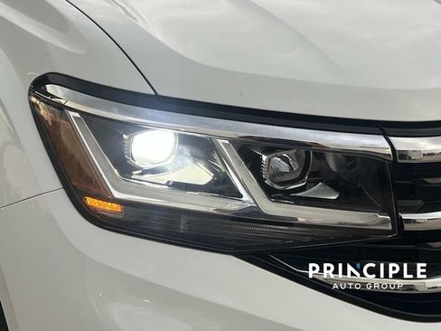 Used 2023 Volkswagen Atlas SE w/ Black Wheel Package FWD image 9