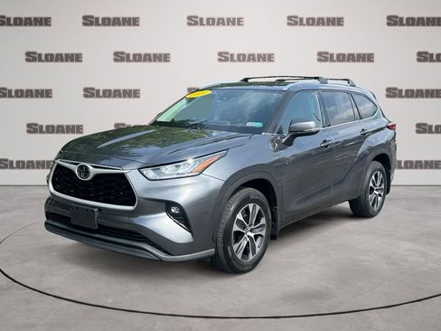 Used 2020 Toyota Highlander XLE AWD/4WD image 1