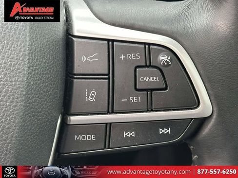 Used 2023 Toyota Highlander XLE AWD/4WD image 29
