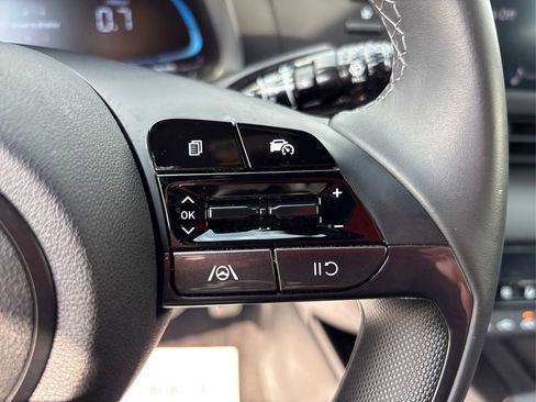 Certified 2025 Hyundai Elantra Sport image 31