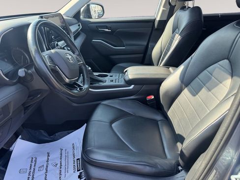 Used 2021 Toyota Highlander XLE image 9