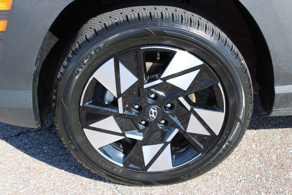 Used 2025 Hyundai Kona SEL AWD/4WD image 5