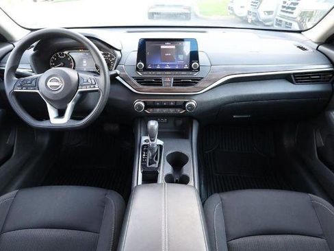 Certified 2025 Nissan Altima 2.5 SV FWD image 21