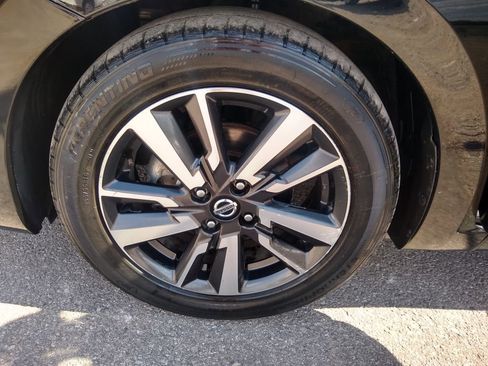 Used 2021 Nissan Versa SV image 24