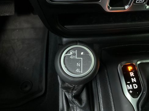 Used 2025 Jeep Gladiator Sport image 22