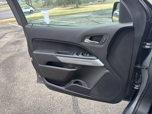 Used 2021 Chevrolet Colorado LT w/ Safety Package image 18