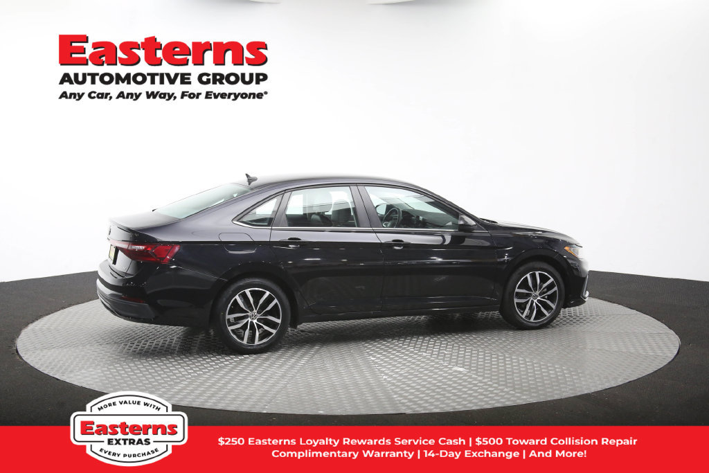 Used 2025 Volkswagen Jetta SE FWD image 44