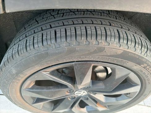 Used 2022 Volkswagen Taos SE image 11