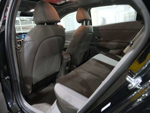 Used 2025 Hyundai Elantra SEL image 19