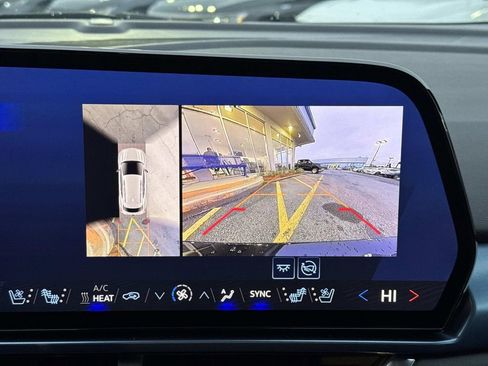 Used 2025 Chevrolet Equinox EV LT w/ Convenience Package II FWD image 27