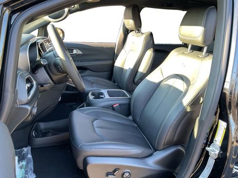 New 2026 Chrysler Pacifica Select w/ S Appearance Package image 26