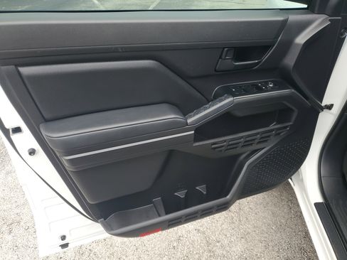 Used 2024 Toyota Tacoma SR image 10