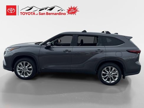 New 2025 Toyota Highlander Limited image 2