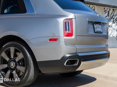 Used 2023 Rolls-Royce Cullinan w/ Cullinan Package image 10