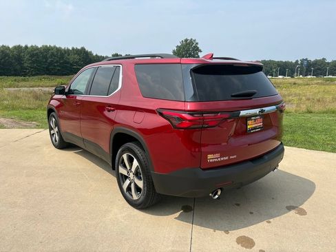 Used 2023 Chevrolet Traverse LT w/ LT Premium Package AWD/4WD image 7