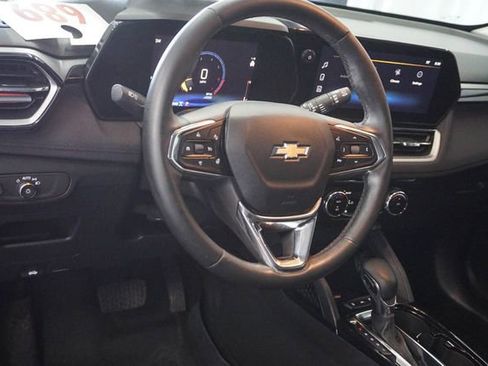 Used 2024 Chevrolet TrailBlazer LT w/ Convenience Package AWD/4WD image 5