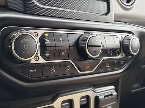 Used 2022 Jeep Wrangler Willys image 19