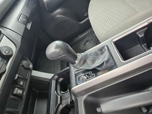 Certified 2022 Toyota Tacoma SR5 AWD/4WD image 16