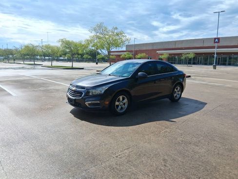 Used 2016 Chevrolet Cruze LT FWD image 2