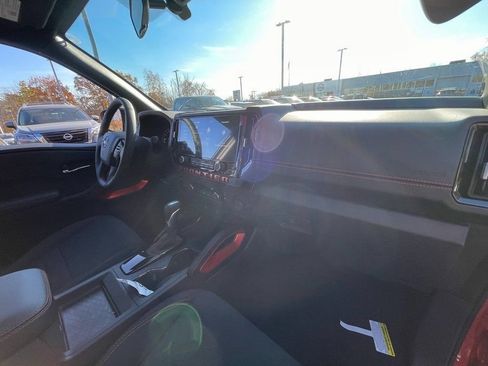 Certified 2025 Nissan Frontier PRO-4X image 13