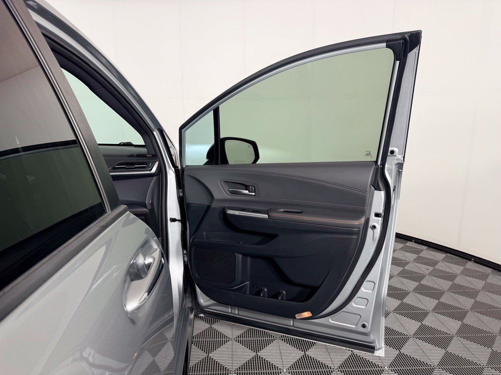 Used 2021 Toyota Sienna XSE FWD image 41