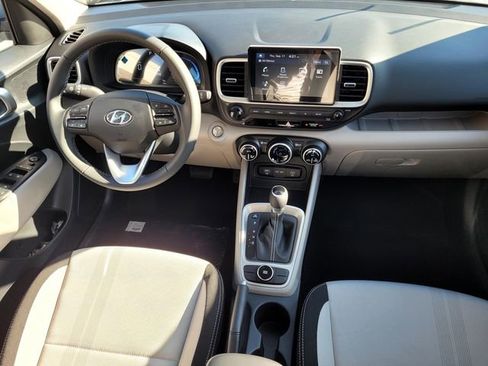 New 2025 Hyundai Venue SEL image 32
