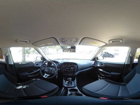 Used 2025 Kia Soul LX w/ LX Technology Package FWD image 42