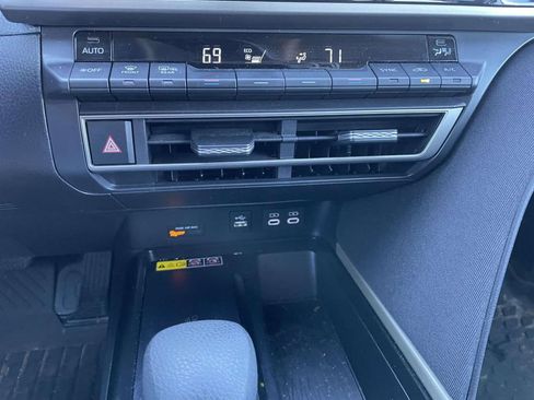 Used 2025 Toyota Camry LE image 41