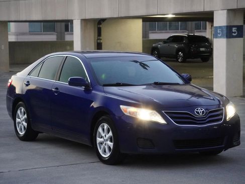 Used 2011 Toyota Camry LE image 6