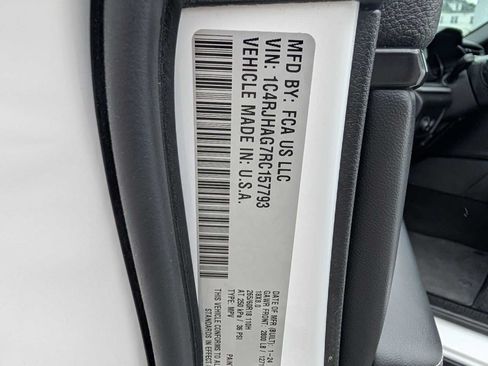Used 2024 Jeep Grand Cherokee Laredo X AWD/4WD image 32