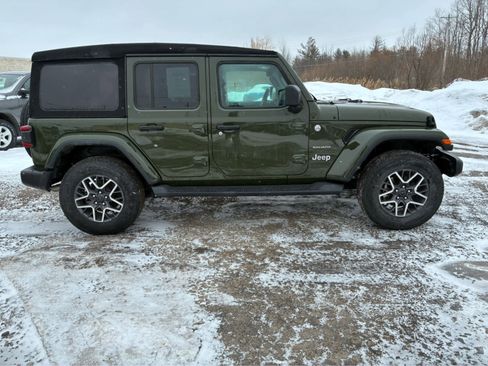 Used 2024 Jeep Wrangler Sahara image 4
