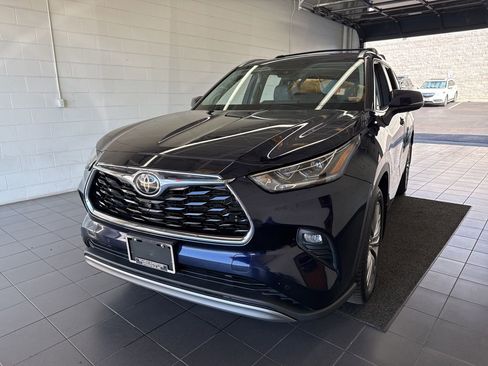 Used 2022 Toyota Highlander Platinum image 3