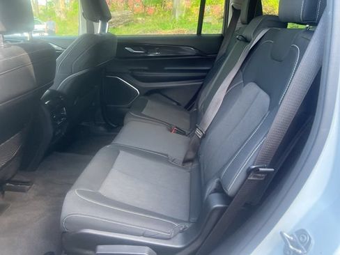 Used 2021 Jeep Grand Cherokee L Laredo w/ Luxury Tech Group I AWD/4WD image 20